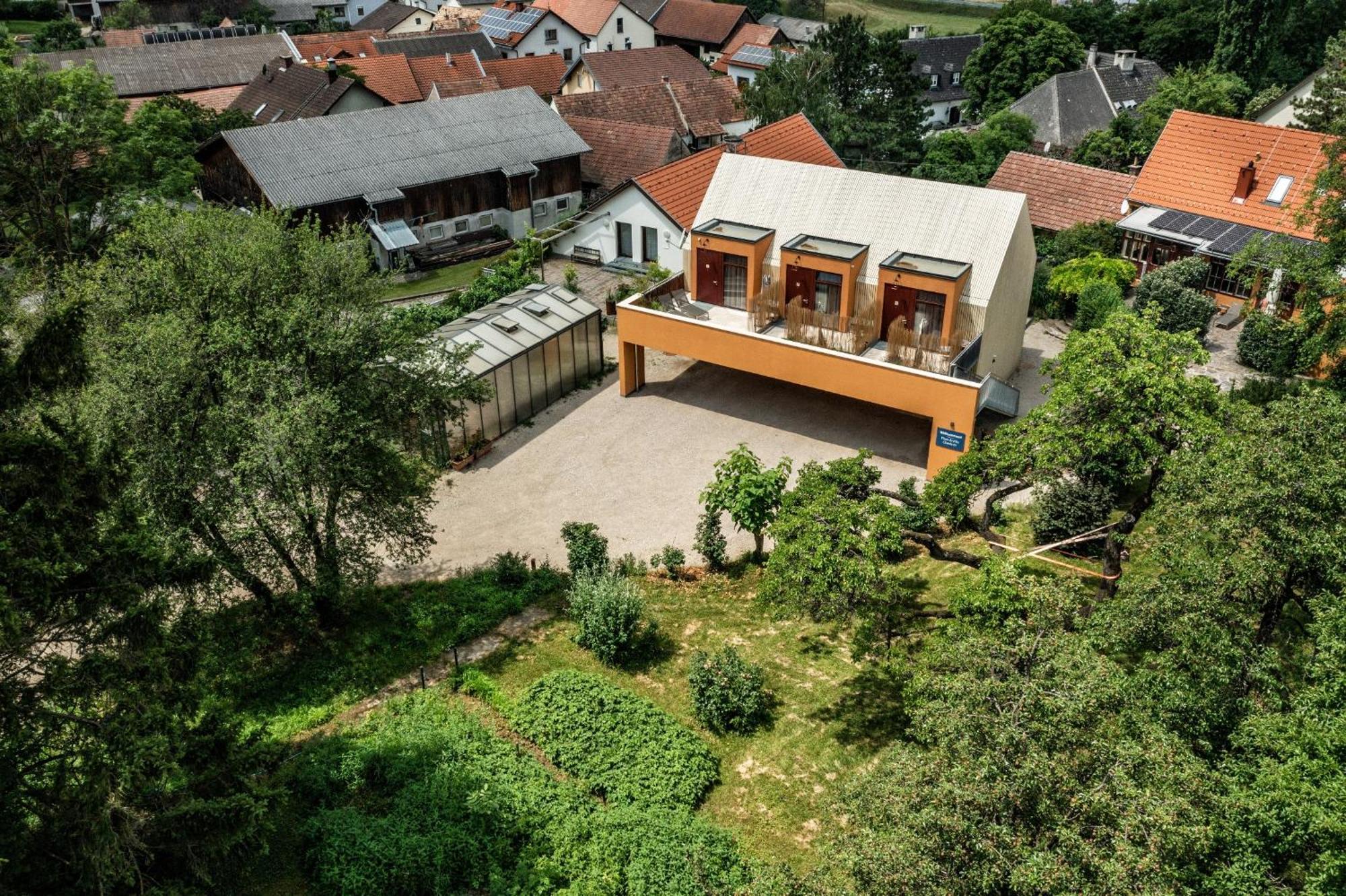 Hotel Flora Auf Gut Guntrams Schwarzau am Steinfelde Esterno foto
